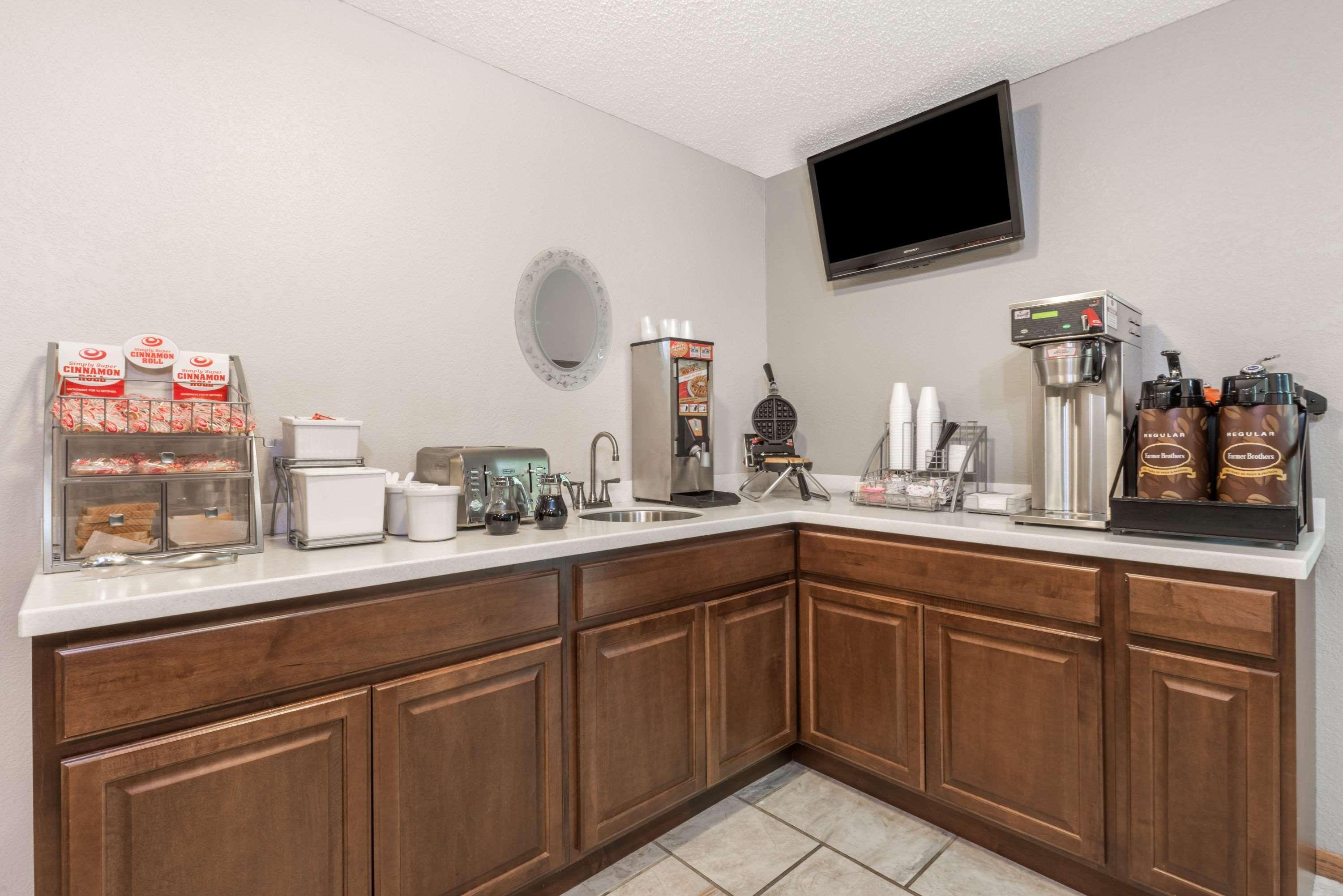 Super 8 By Wyndham Smithville Lake מראה חיצוני תמונה