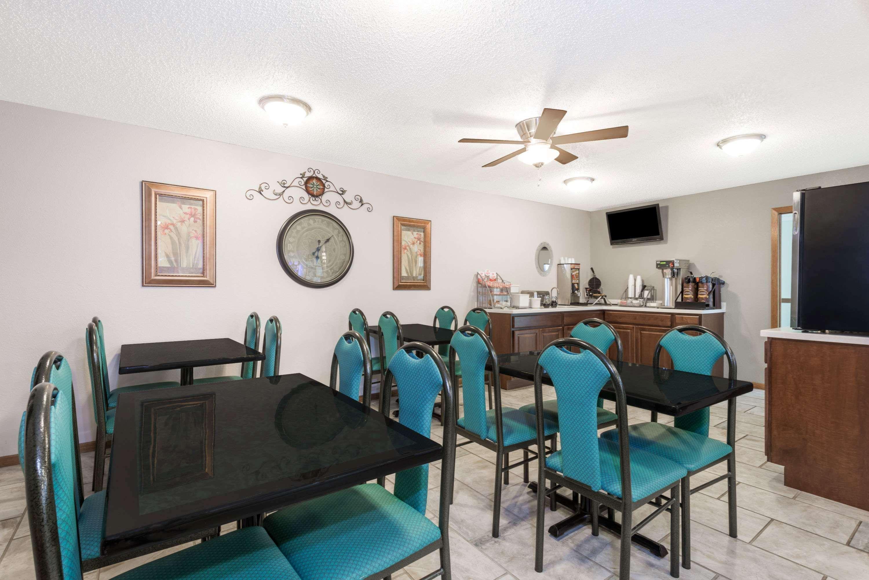 Super 8 By Wyndham Smithville Lake מראה חיצוני תמונה