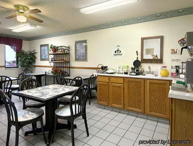 Super 8 By Wyndham Smithville Lake מסעדה תמונה