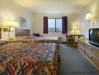 Super 8 By Wyndham Smithville Lake חדר תמונה